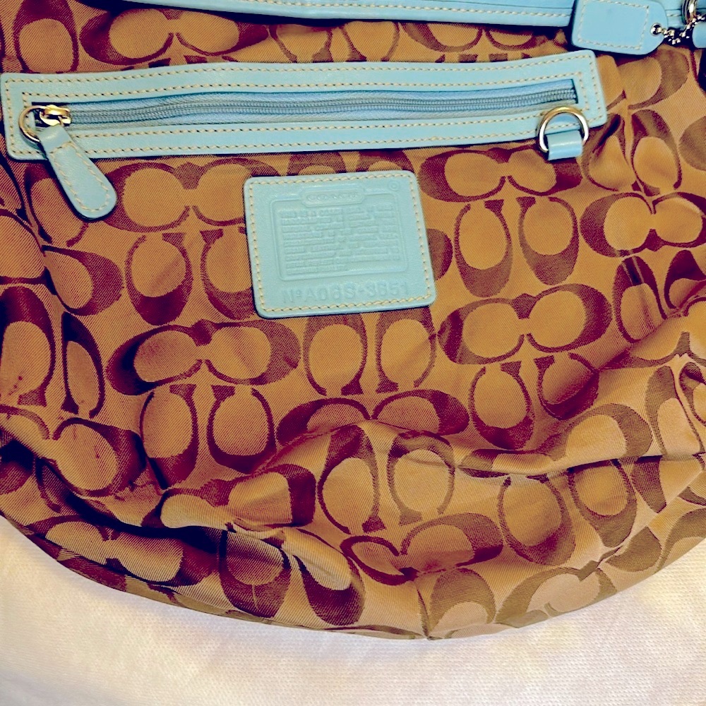 Chic Coach Light Blue Leather purse - Picture 7 of 9